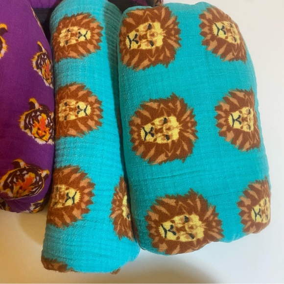 Oliver + Kit 5 Piece Muslin Baby Blankets & Crib Sheets Bundle - Picture 2 of 10